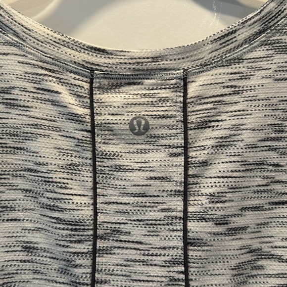 Lululemon 🍋 White & Grey Top - Picture 4 of 4